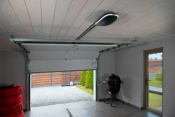 При покупке секционных гаражных ворот монтаж автоматики бесплатно